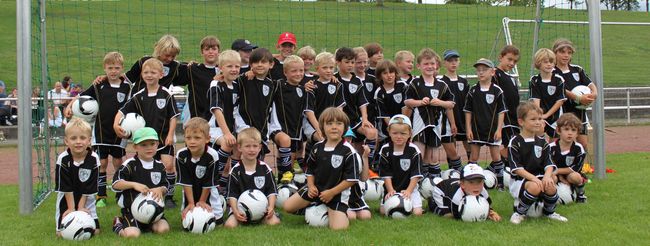 Du betrachtest gerade RSV-Fußballcamp 2011: Knapp 40 Kids hatten drei Tage Spaß