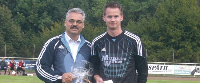 Mehr über den Artikel erfahren RSV-Torwart Joachim Netsch für 250 Spiele geehrt