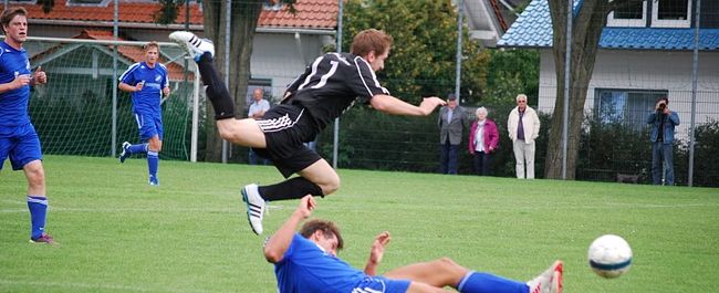 Du betrachtest gerade Fehlstart: 1. Mannschaft verliert Derby zum KOL-Auftakt 1:4 in Münchholzhausen