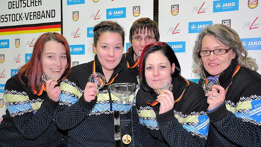 Du betrachtest gerade Deutscher Meister! RSV-Eisstockdamen holen sich in Waldkirchen den Titel!