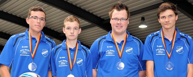 Mehr über den Artikel erfahren Eisstock: Medaillenregen bei Deutscher Meisterschaft – Junioren holen nationalen Titel