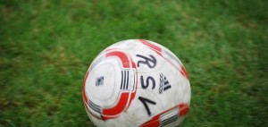 Read more about the article Fußball am Wochenende: B-Jugend-Spitzenspiel, Kreispokal und B-Liga-Auftakt