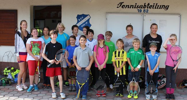 Du betrachtest gerade 1. RSV-Tennis-Camp: Drei Tage Spaß mit gelber Filzkugel