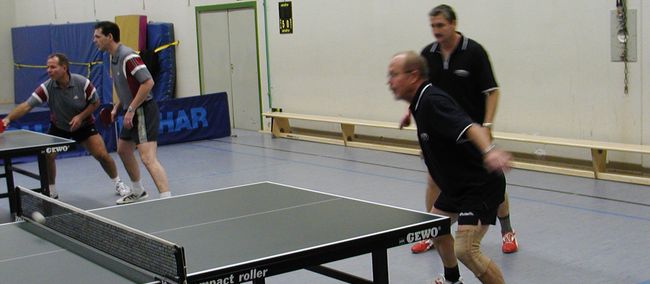 Mehr über den Artikel erfahren Meister! 1. RSV-Tischtennis-Mannschaft macht mit 9:6 in Niederbiel den Deckel drauf!