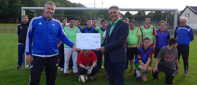 Read more about the article „Allianz für die Jugend“ spendet 1000 Euro für Fußball-ID des RSV