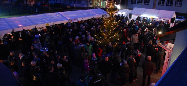 Mehr über den Artikel erfahren RSV-Weihnachtsdorf verzaubert wieder Büblingshausen