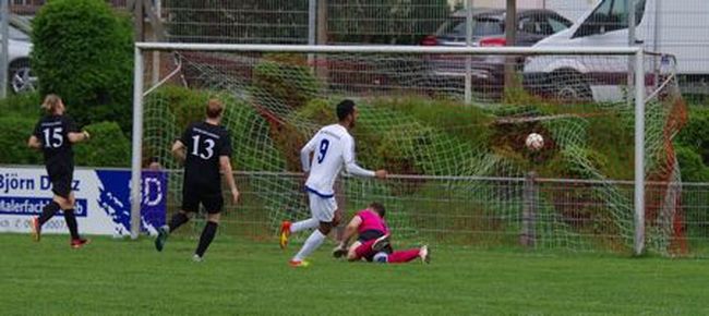 Mehr über den Artikel erfahren Licht der Hoffnung leuchtet weiter: RSV siegt 3:1 in Klein-Linden