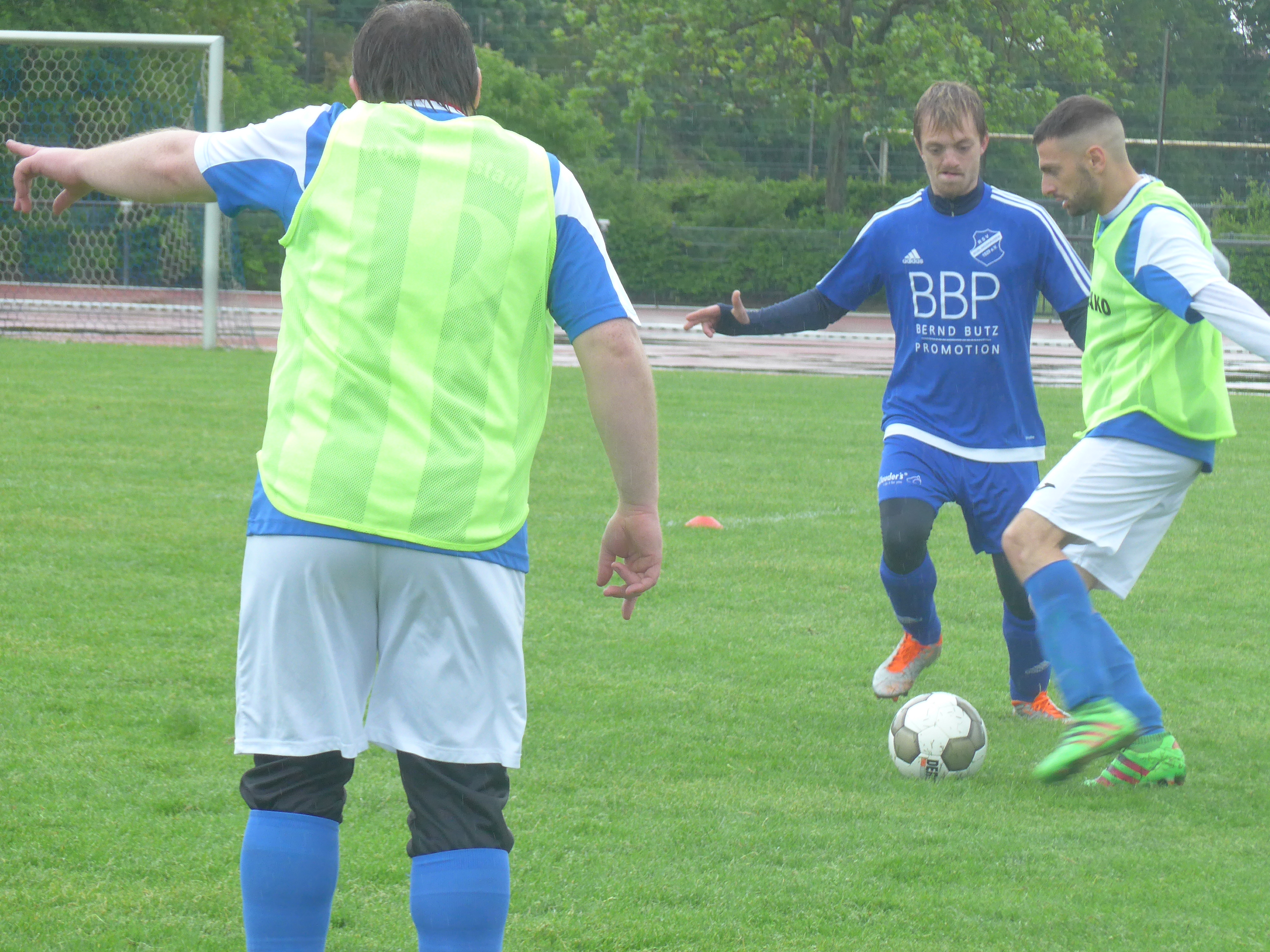 Du betrachtest gerade 2. Spieltag Hessenliga-ID: RSV bei Wasserschlacht in Groß-Gerau