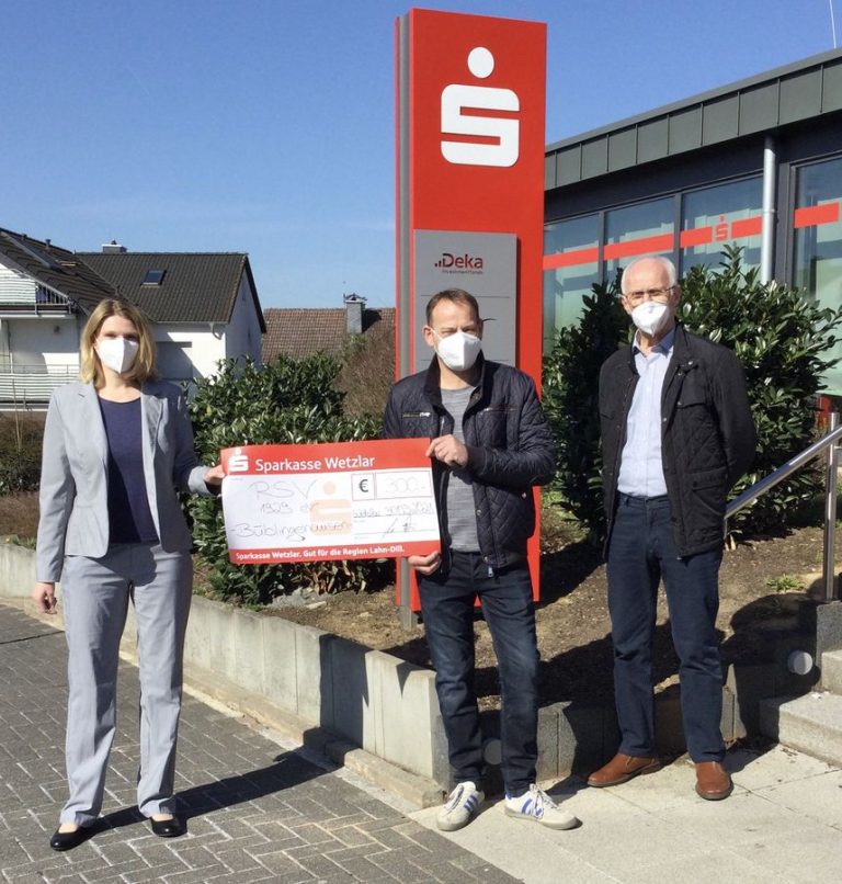 Sparkasse Wetzlar übergibt Spende von 300 Euro RSV 1929 e.V