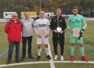 Read more about the article 600 Spiele in Blau-Weiß: Jo Netsch nähert sich Vereinsrekord – RSV ehrt und verabschiedet weitere Spieler