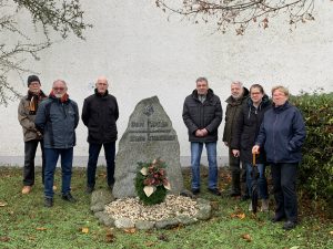 Mehr über den Artikel erfahren Ehrenmal am alten Sportplatz: RSV gedenkt seiner Toten