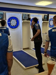 Mehr über den Artikel erfahren Darts: Marburg eine Nummer zu groß – Team 3 auf Aufstiegsrang