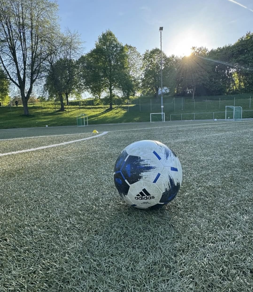 Du betrachtest gerade Fußball am Wochenende: RSV I wieder auswärts gefordert – Heimspiele für Team 2 und 3