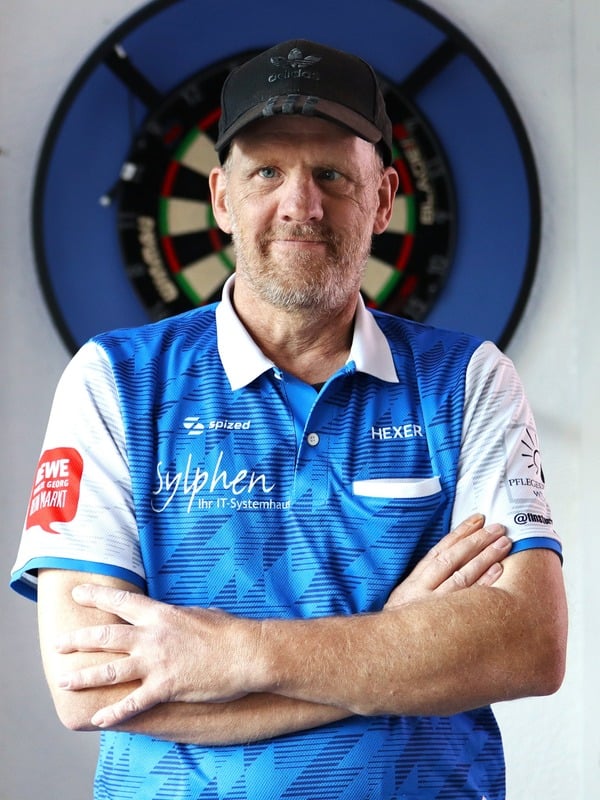 Du betrachtest gerade Darts: Finest 1 setzt Siegesserie fort – Krise bei Team 2 immer schlimmer